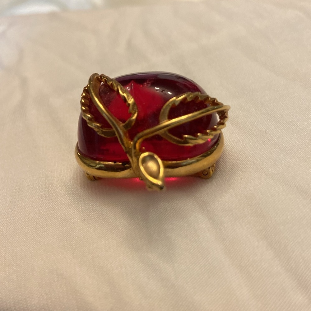 Vintage Sarah Coventry Brooch Apple Cherry Pink Lucite Pin Brooch - Picture 4 of 6